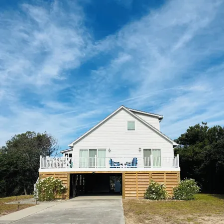 E-Sea-Livin' Oceanside Coastal Cottage in Corolla, 4 Min Walk to the Beach!