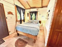 REEF HOUSE: Waterfront, Caribbean Paradise Jungle Cabin in Bastimentos w/ AC - 3-Star