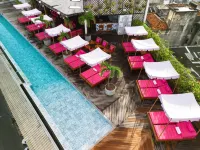 Fera Palace Hotel - สระว่ายน้ำแบบอินฟินิตี้