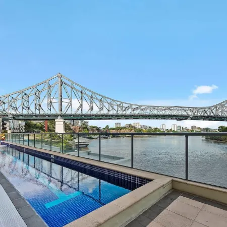 Stunning! 2Bed, 1Bath, 1Car, VIEWS ~ CBD