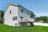 Cedar Lake 4br Home For 8 W/ Lake Views 4 Bedroom Home - Homestays