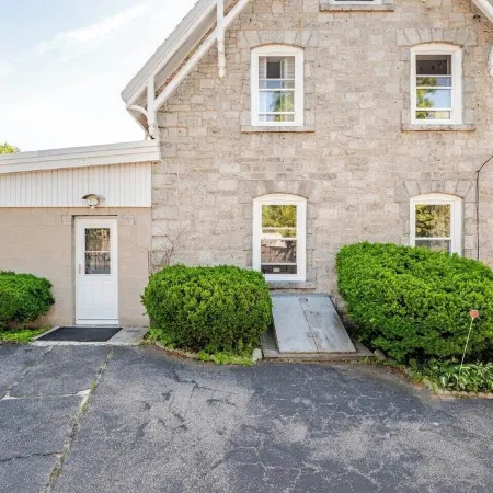 Beautiful 1 Bedroom, 1 Bathroom in Medford with WiFi and AC