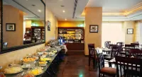 Savoy Central Hotel Apartments - breakfast