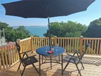 One Bedroom Apartment with Private Balcony and Sea Views. Ferry Discounts. - Balkon