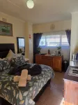 Aloe Self Catering One Bedroom with Kitchenette - 수영장