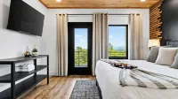 Modern Smoky Mountain Retreat w/ Hot Tub, Game Room & Movie Theater Heavens View by Avantstay - 4-Star