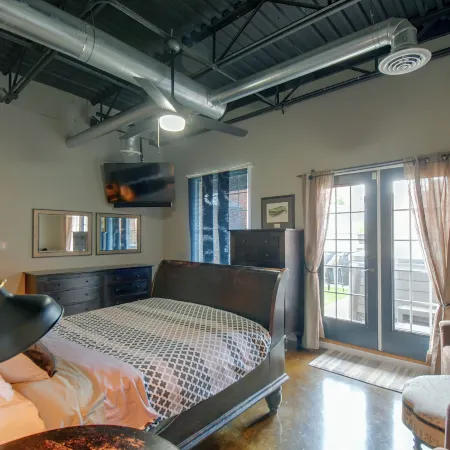 Urban Downtown Roanoke Loft w/ Private Hot Tub