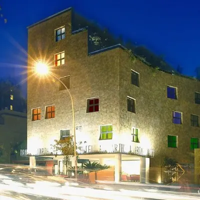 Hotel Abitart Hotel berhampiran Stesen Metro Piramide