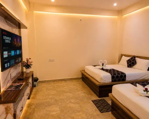 Hotel The Raveera Inn Các khách sạn gần Công viên Sarnath