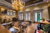 Piazza Heritage Hotel - Airport Shuttle