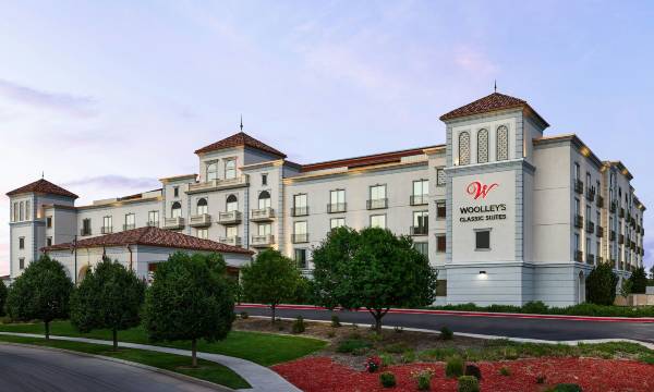 Woolley's Classic Suites Denver Airport
