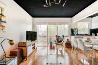 Renovated Retro Apartment Near Harbour Front Walks - Condos