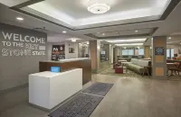 Hampton Inn Harrisburg-West - Parkplatz