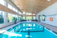 Sandman Signature Kamloops Hotel - piscina