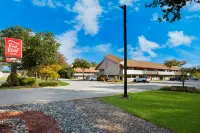 Red Roof Inn Cleveland - Westlake - parking