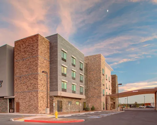 Fairfield Inn & Suites Flagstaff East Hotels near Fatman's Loop Trail