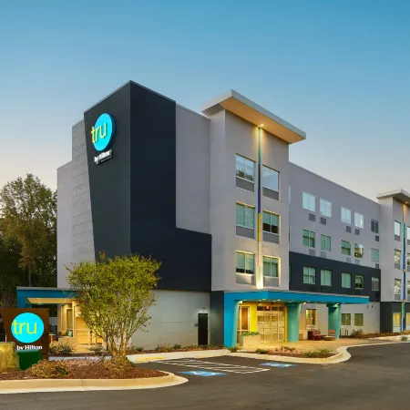 Tru by Hilton Atlanta Northlake Parkway