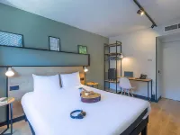 Ibis Braganca - parking
