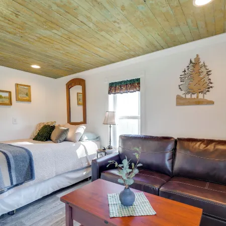 Pet-friendly Farmhouse Suite w/ Patio in Vaughn!