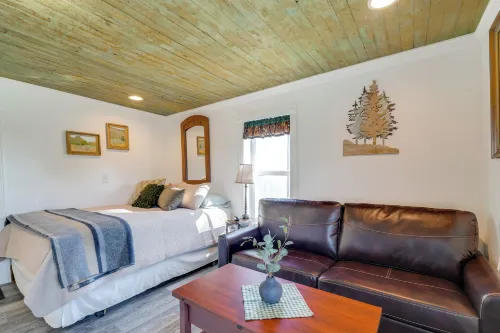Pet-friendly Farmhouse Suite w/ Patio in Vaughn! - Wifi