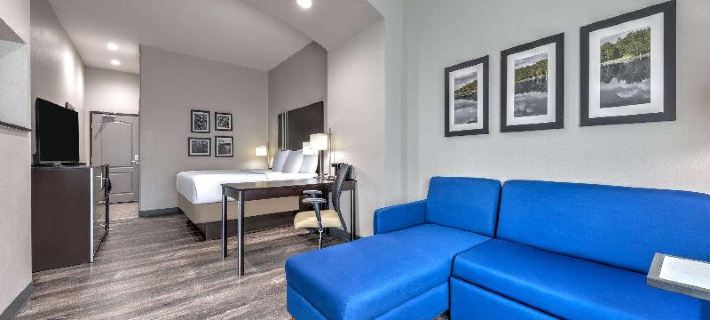 La Quinta Inn & Suites by Wyndham Tyler - University Area Hotels in Tyler