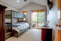 Laconia Home w/ Beach - 1/2 Mi to Weirs Beach - 3 étoiles