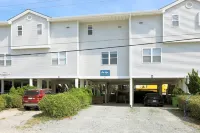 Not quite ocean front, but almost! Just a few steps to the sand! Pet friendly. - 4つ星