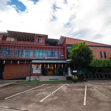 Three Bridges Hotel