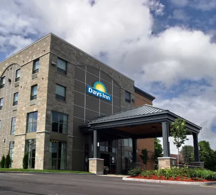 Days Inn by Wyndham Levis Hotels in Levis