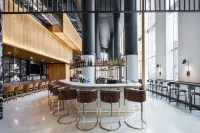 Hotel Monville Montreal - С баром