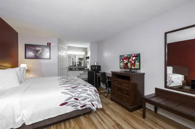 Red Roof Inn & Suites Wilson Отели рядом с достопримечательностью «Публичная библиотека Уилсон»