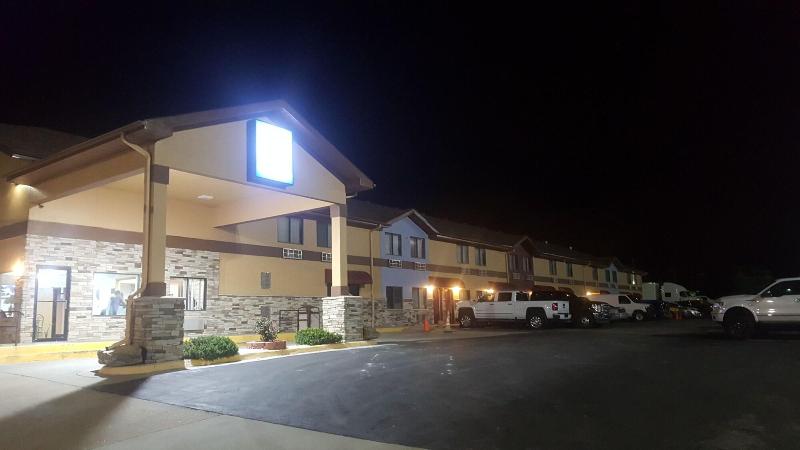 Americas Best Value Inn & Suites Harrisonville