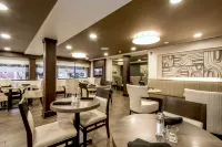 DoubleTree by Hilton Montgomery Downtown - parking