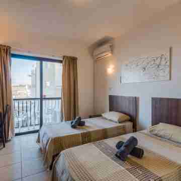 GetawaysMalta - Seashells 2-Bedroom Apartment in Bugibba Rooms