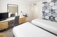 Holiday Inn Peterborough - West Các khách sạn ở Orton Waterville