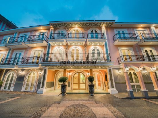 10 Best Hotels Near Asia Herb Association Benchasiri Bangkok 22 Trip Com