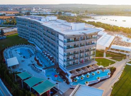 Asterias Beach Hotel