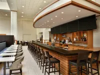 Embassy Suites by Hilton Boston at Logan Airport Отели рядом с достопримечательностью «Музей Конституции USS»