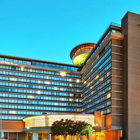 DoubleTree by Hilton Washington DC – Crystal City Отели рядом с достопримечательностью «Арлингтонское национальное кладбище»