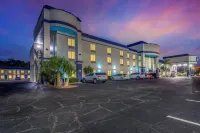 Clarion Inn & Suites Central Clearwater Beach