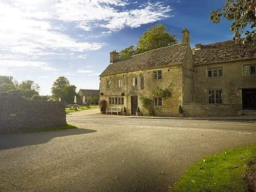 The Masons Arms Hotels in Fairford