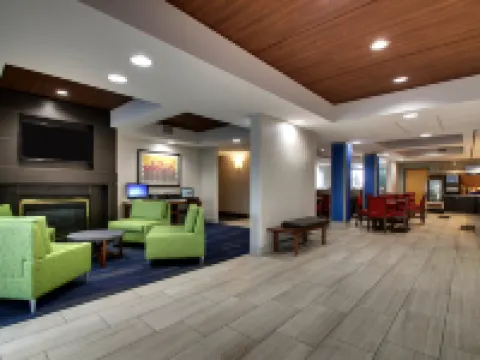 ホリデイ イン エクスプレス & スイーツ - インターステート 380 アット 33rd アベニュー by IHG シーダー・ラピッズのホテル