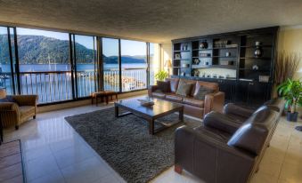 Oceanfront Suites at Cowichan Bay