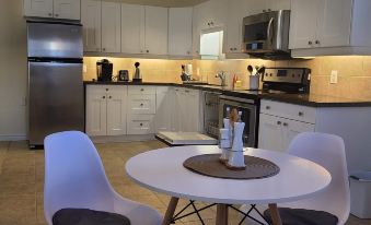 2 Bdrm, Kitchen, Laundry, Weekly/Monthly Discount