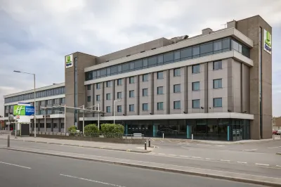 Holiday Inn Express London - Heathrow T5 Hotels near Kedermister Library