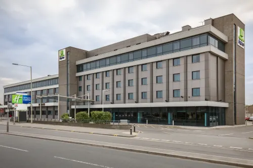 Holiday Inn Express London - Heathrow T5 Hotels in Colnbrook