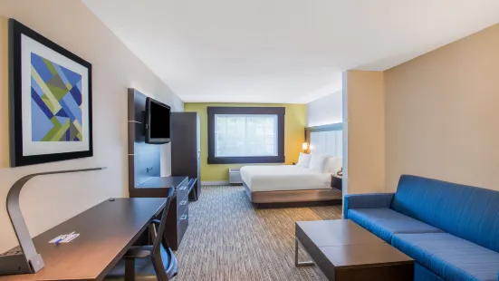 Holiday Inn Express & Suites Boston - Marlboro