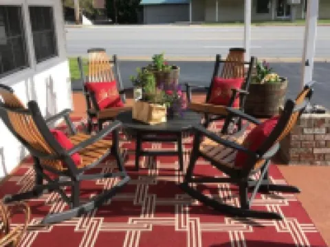 Cardinal Inn Hotels in Maggie Valley