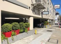 Inn on Broadway - Motels