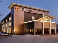 La Quinta Inn & Suites by Wyndham St Louis Route 66 Hotels in St. Louis County